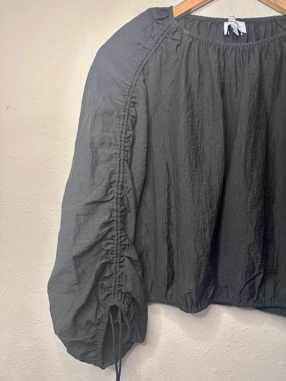 & other stories | gathered/drawcord detail top black - Picture 4 of 9